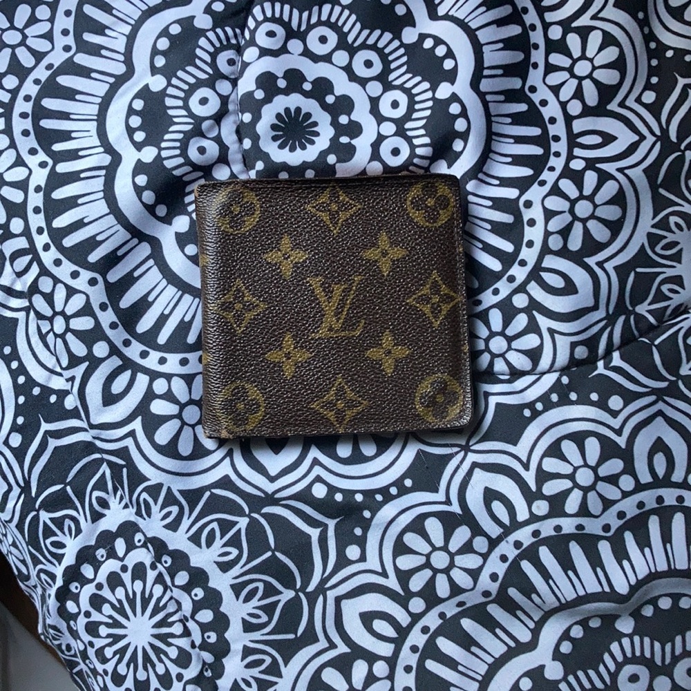 Luis Vuitton wallet